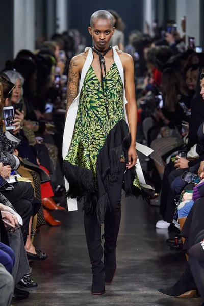 Look 25